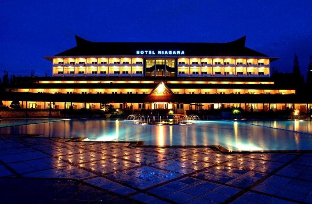 Hotel Niagara פראפאט מראה חיצוני תמונה